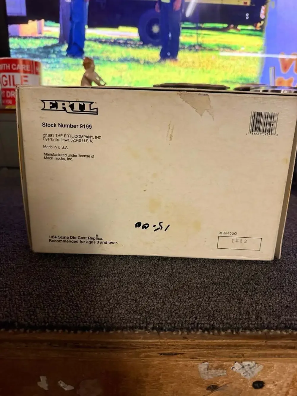 1991 ERTL True Value Hardware Mack Cab with Trailer 1/64 Scale Die-Cast Metal Re